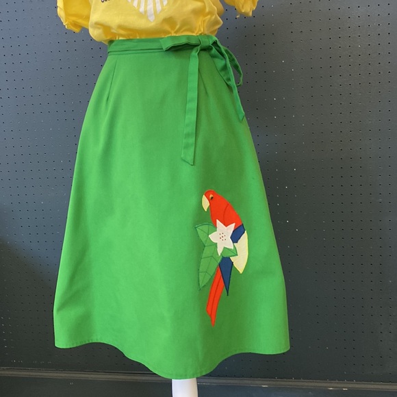 Green Vintage parrot wrap skirt - Picture 3 of 4